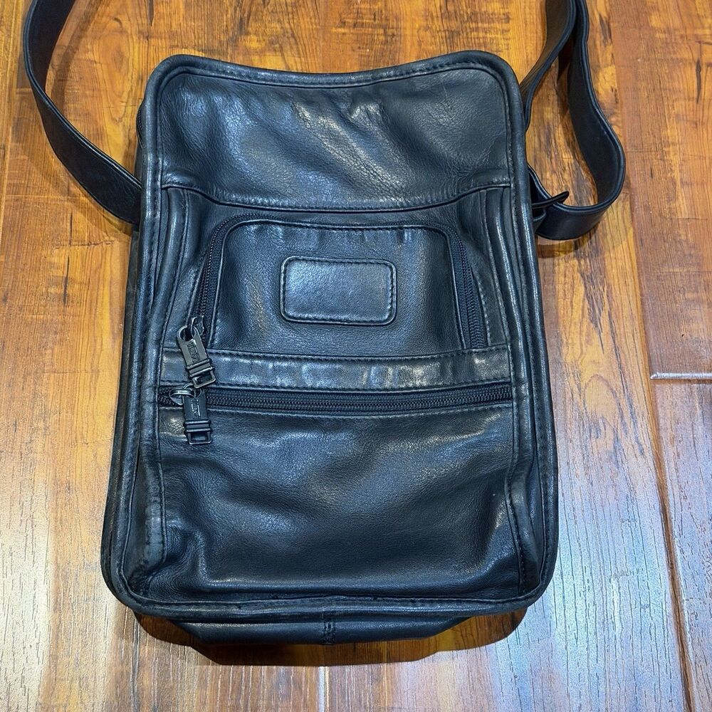 Vintage TUMI Alpha 910D3 Black Leather Travel Organizer Crossbody Shoulder Bag